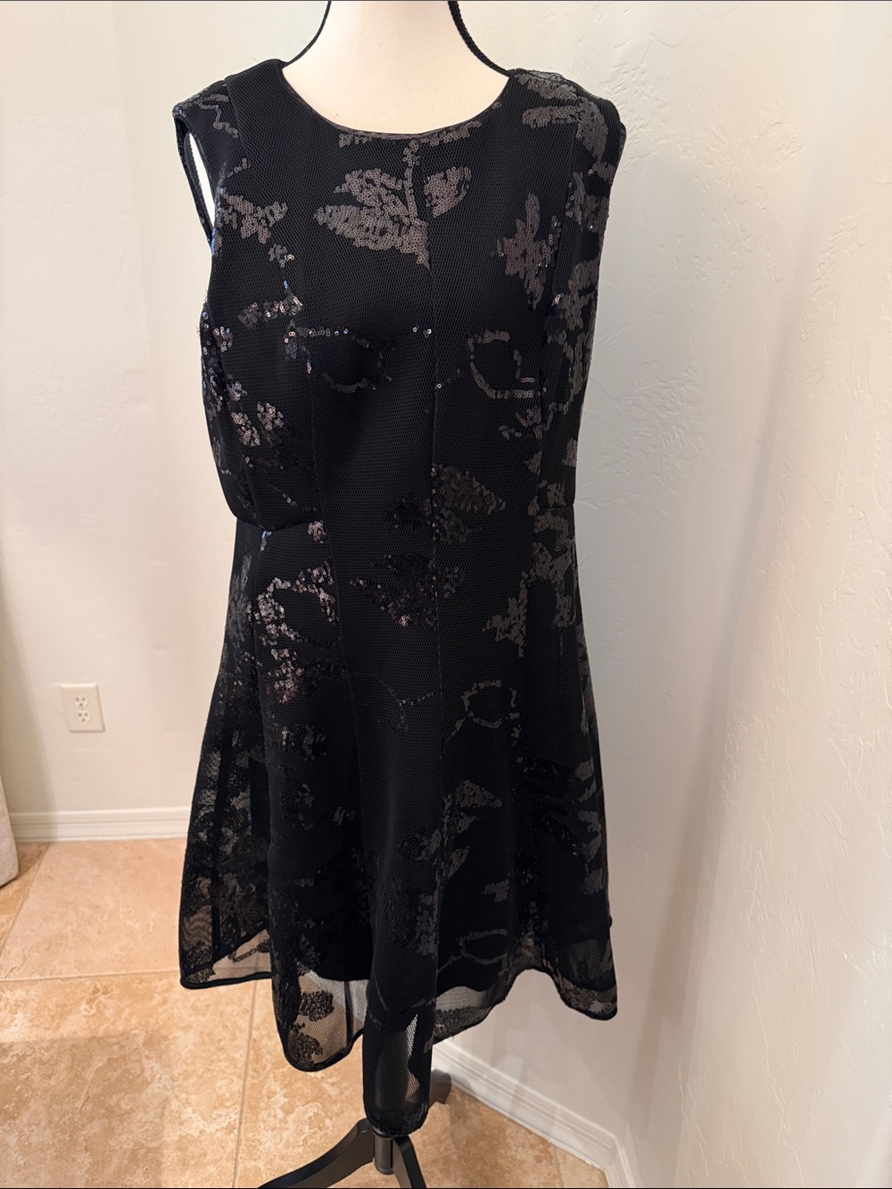 Brand New DKNY Black Sleeveless Floral-Appliqué Mini Dress